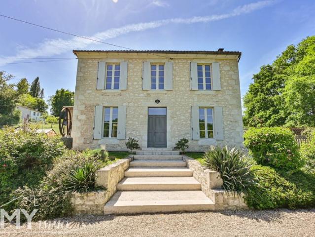 SAINT ANDRÉ ET APPELLES Authentique maison de maître en pierre rénovée avec goût
