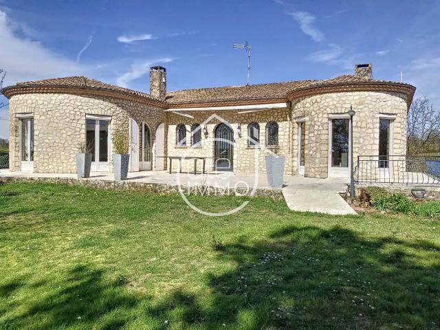 Saint André et Appelles: Magnifique maison familiale au cal. 300m² Saint André et Appelles