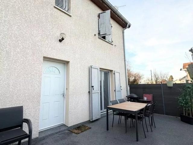 SAINT ANDRE LE GAZ, Maison de ville jumelée de 82 m² avec garage