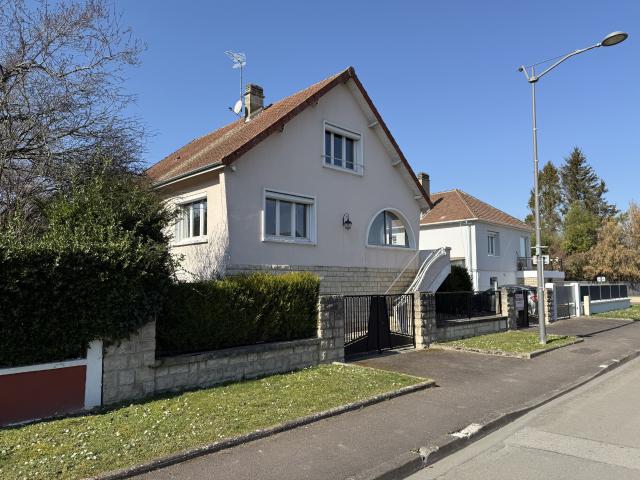 SAINT ANDRE LES VERGERS Maison 3 chambres 113 m2 avec 670 m2 de terrain