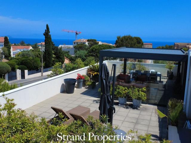 SAINT AYGULF Appartement 4 pièces, dernier étage, toit terra. 70m² Fréjus