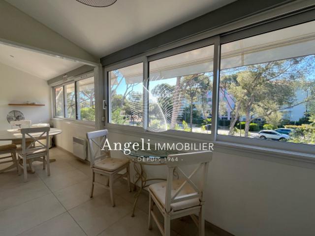 SAINT AYGULF: APPARTEMENT RENOVE DERNIER ETAGE