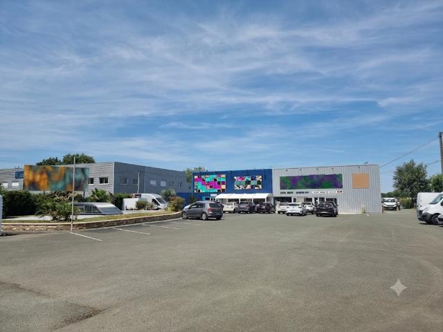 SAINT BARTHELEMY D ANJOU Local d'activité idéal investisseur, 1200 m2