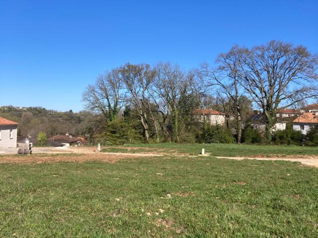 SAINT BENOIT, terrain à bâtir de 593m2