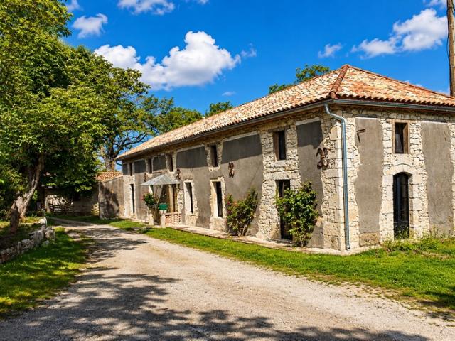 Saint BEAUZEIL 82 Propriété 4 ha – Maison pierre + gîte + grange – Projet éco lieu ou familial