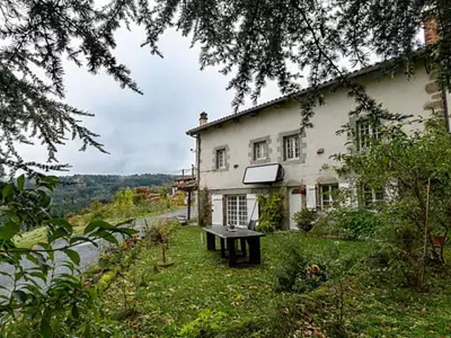 Saint Bonnet le Chastel 63630 Achat / Vente maison 7 pièces t7 terrasse parking