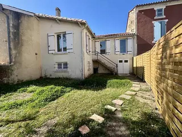 Saint Bonnet sur Gironde 17150 Achat / Vente maison 5 pièces t5 parking