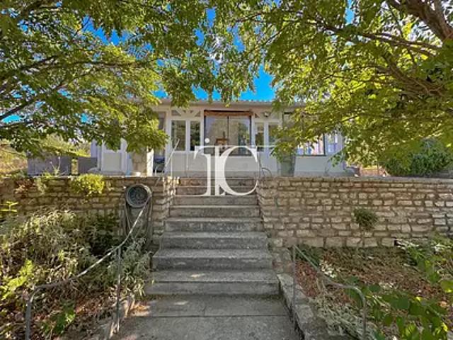 Saint Brès 30500 Achat / Vente maison 3 pièces t3 au dernier étage piscine