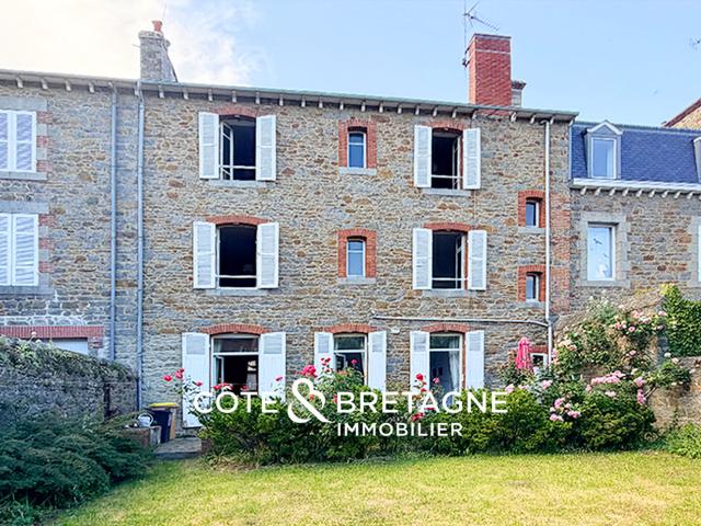 SAINT BRIEUC MAISON BOURGEOISE AVEC JARDIN HUIT CHAMBRES | Réf: 2026106
