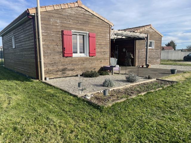 BURIE MAISON DE 2014 OSSATURE BOIS DE PLAIN PIED EN PARFAIT ETAT 3 CHAMBRES 102 M2 TERRAIN DE 2770 M2