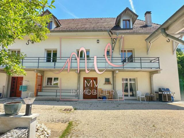SAINT BUEIL, Maison 194 m2 avec garage et terrain