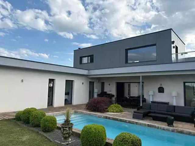 Saint Caprais de Bordeaux 33880 Achat / Vente maison 8 pièces t8 au dernier étage parking