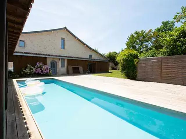 Saint Caprais de Bordeaux 33880 Achat / Vente maison 9 pièces t9 au dernier étage piscine
