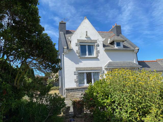 SAINT CAST à proximité des plages et des commerces maison indépendante terrain de 662m2