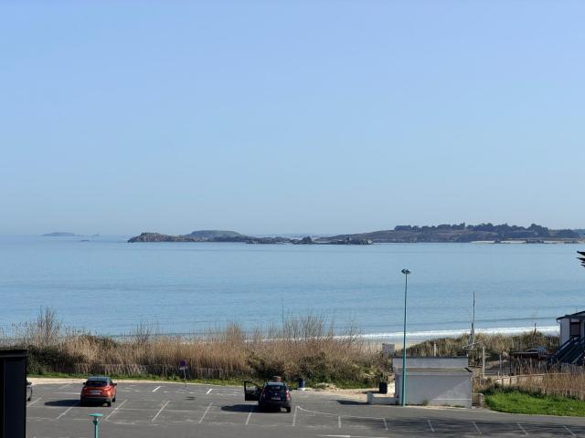 SAINT CAST LE GUILDO Appartement T2 face à la plage de Pen Guen