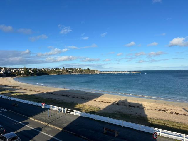 SAINT CAST LE GUILDO Appartement de type avec une vue imprenable sur la mer
