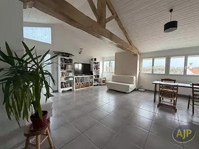 Saint Césaire 17770 Achat / Vente maison 5 pièces t5 au dernier étage cave