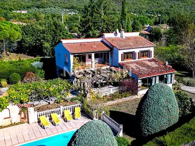Saint Cézaire sur Siagne 06530 Achat / Vente maison 6 pièces t6 au dernier étage piscine