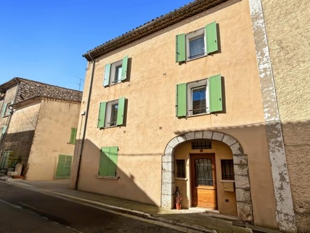 SAINT CÉZAIRE SUR SIAGNE – IMMEUBLE DE RAPPORT AU CŒUR DU VILLAGE