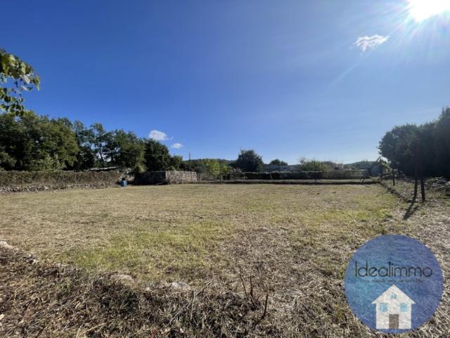 Saint Cezaire sur Siagne: terrain plat 727 m2