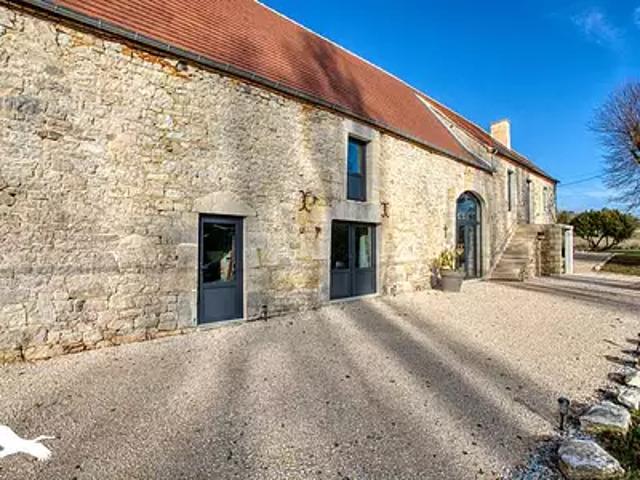Saint Chamarand 46310 Achat / Vente maison 4 pièces t4 au dernier étage parking