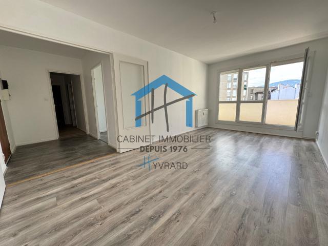 SAINT CHAMOND Le Couramiaud F3 de 60m2 au 6ème étage avec balcon, parking