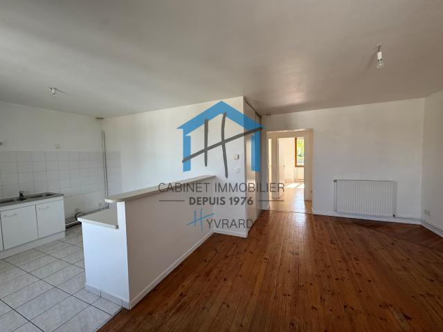 SAINT CHAMOND Loue T3 de 65m2 au 2ème