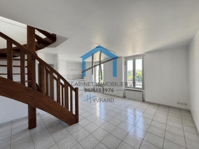 SAINT CHAMOND Loue T3 en duplex de 65m2 au 3ème étage
