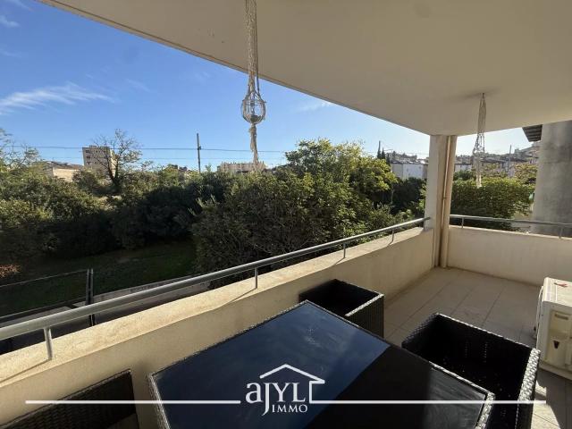 Saint Charles Type de 45,75 m2 + Balcon + Box 45m² Marseille 3ème