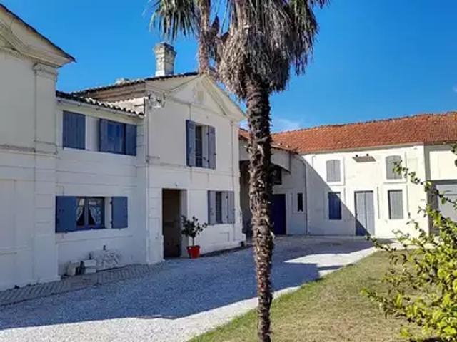 Saint Christoly de Blaye 33920 Achat / Vente maison 10 pièces t10 au dernier étage