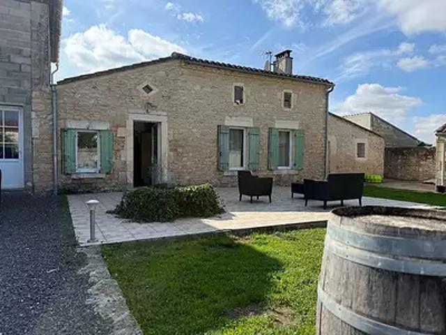 Saint Ciers sur Gironde 33820 Achat / Vente maison 9 pièces t9 au dernier étage terrasse
