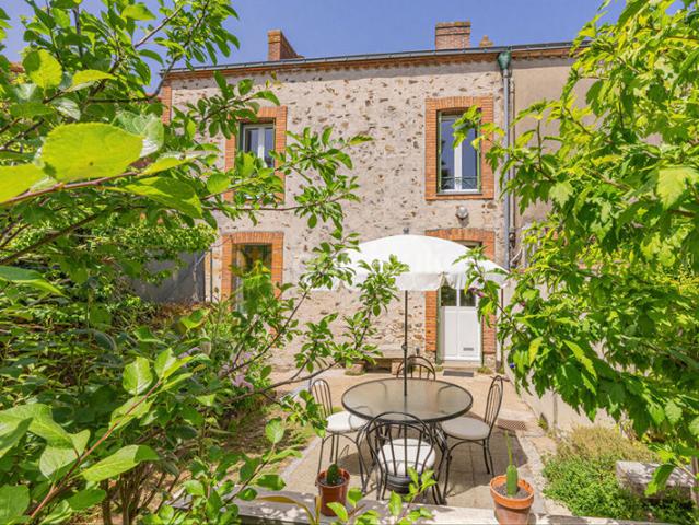 SAINT COLOMBAN CENTRE BOURG MAISON FAMILIALE 4 CHAMBRES JARDIN SUD/EST GARAGE AUCUNS TRAVAUX