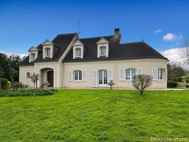Saint Cosme en Vairais, Maison, 200 m2 habitables, 4 chambres, double séjour, sous sol complet et terrain 9440 m2 boisé