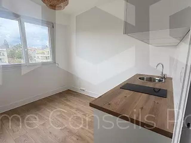 Saint Cloud 92210 Location appartement 1 pièce t1 au dernier étage