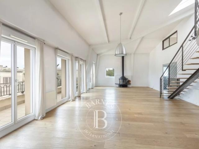 Saint Cloud duplex au dernier étage avec terrasses 4 chambres