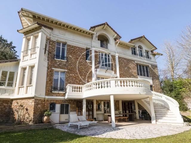 Saint Cloud VAL D'OR Maison 6 chambres 500m² parcelle