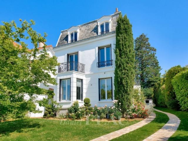 Saint Cloud Montretout Elégante maison ancienne avec annexe
