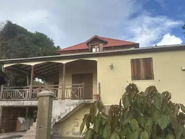 Saint Claude 97120 Achat / Vente maison 5 pièces t5 terrasse parking