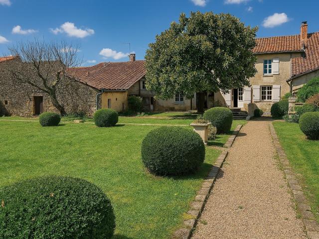 Saint Claude Maison du XVe siècle de 3 chambres avec jardi. 150m² Saint Claud