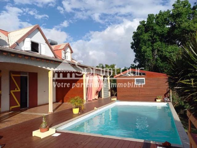 Saint Claude, Villa T5 Piscine, Studio et Bungalow