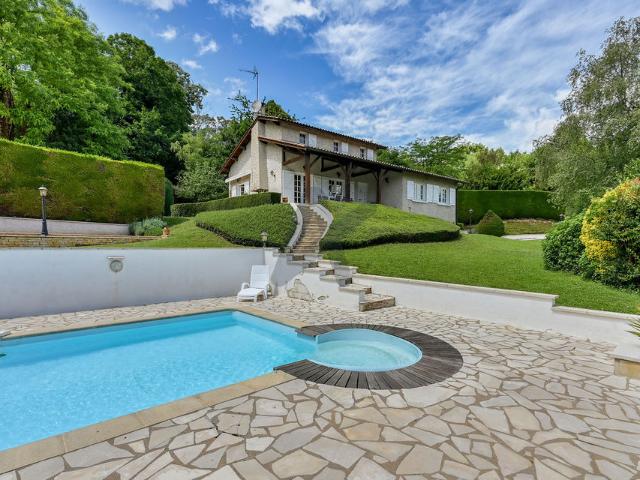 Saint Cyr Maison avec Vue Exceptionnelle, Piscine et Terrain de 1 800 m2