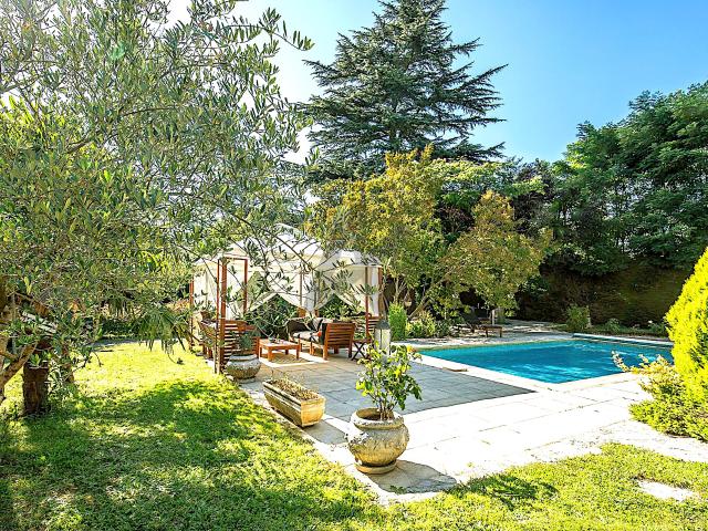 SAINT CYR AU MONT D’OR VILLA D' ARCHITECTE AVEC PARC PAYSAGER ET PISCINE