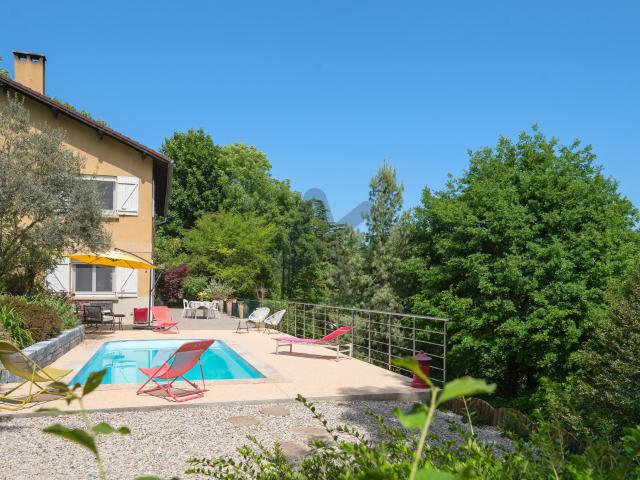 SAINT CYR AU MONT D'OR Maison de 290,8 m2 5 chambres 1 garage Terrain de 3800m2