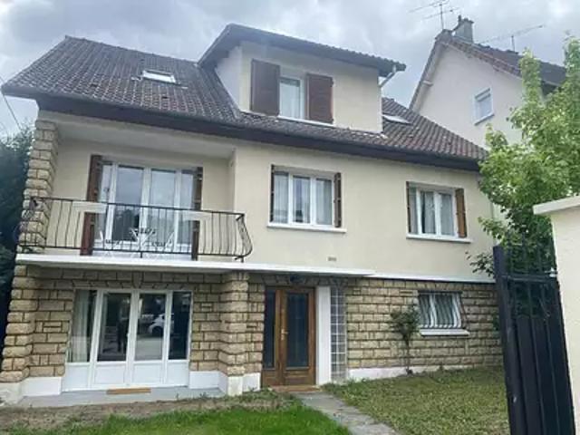 Saint Cyr l'Ecole 78210 Location appartement 1 pièce t1 au dernier étage