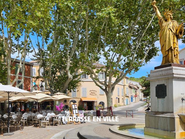 SAINT CYR SUR MER CENTRE VILLE FONDS DE COMMERCE PRÊT A PORTER