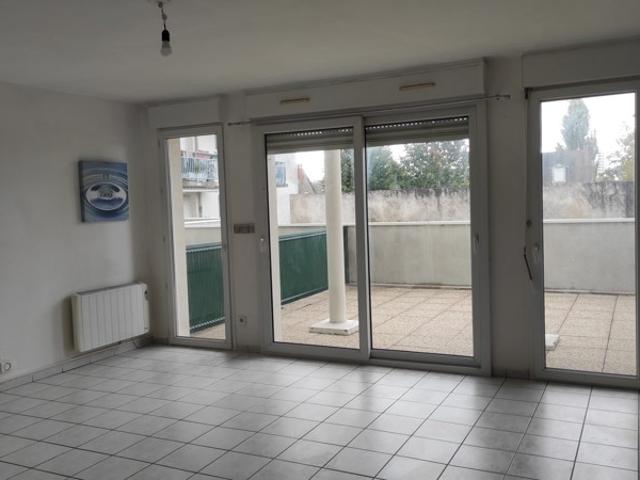 SAINT CYR SUR LOIRE Studio proche du quai