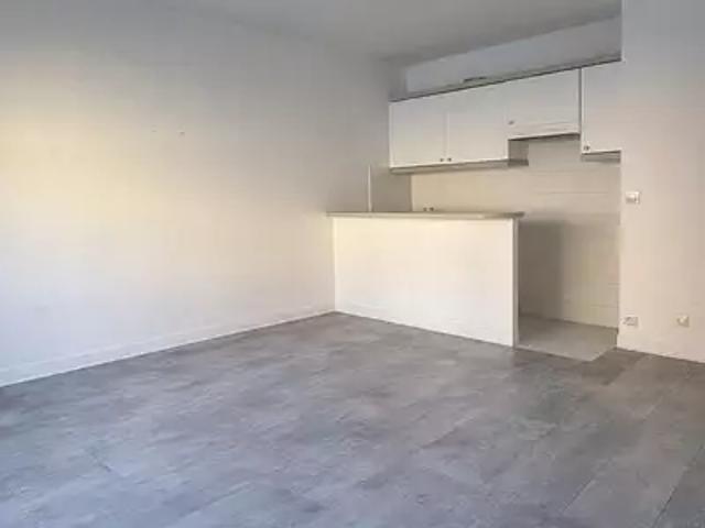 Saint Denis 93200 Achat / Vente appartement 1 pièce t1 au dernier étage cave
