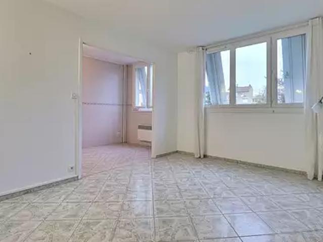 Saint Denis 93200 Achat / Vente appartement 3 pièces t3 cave