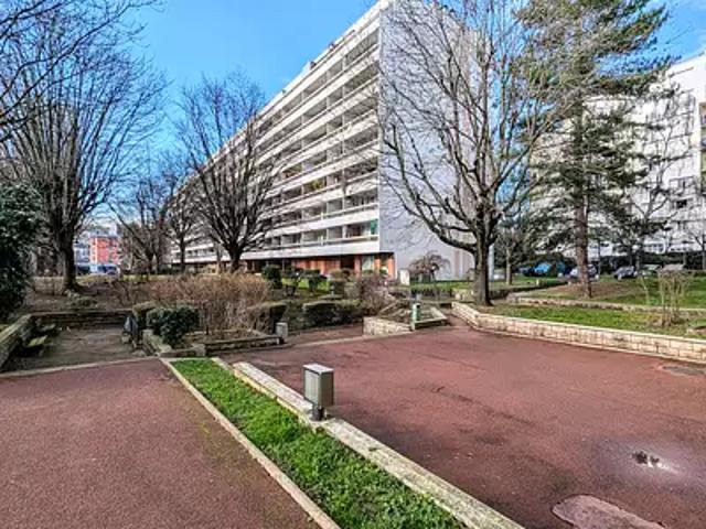 Saint Denis 93200 Location appartement 2 pièces t2 au dernier étage parking