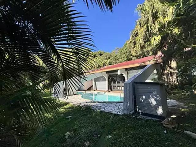 Saint Denis 97400 Achat / Vente maison 8 pièces t8 piscine